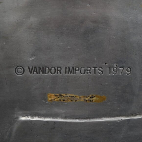 Vintage Vandor Imports 1979 Aluminum Pig-Shaped Serving Tray With Ring Detail - Picture 4 of 4